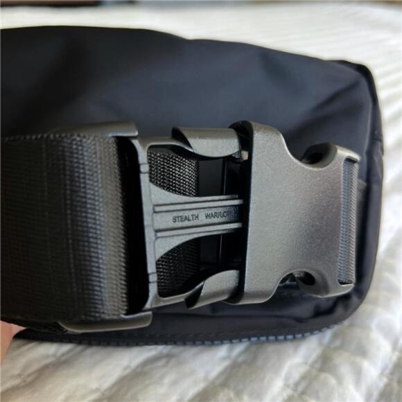 lululemon athletica Black Everywhere Belt Bag & NEW With Tags - Picture 12 of 12